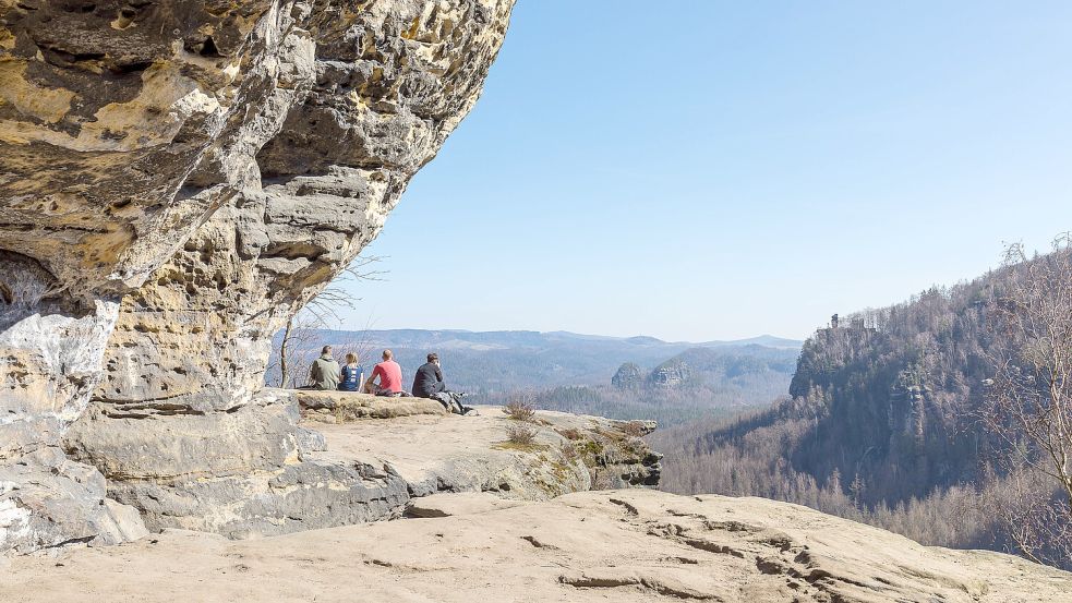 Eine Gruppe von Wanderern in der Sächsischen Schweiz wurde für illegale Einwanderer gehalten. Foto: IMAGO IMAGES/Hanke