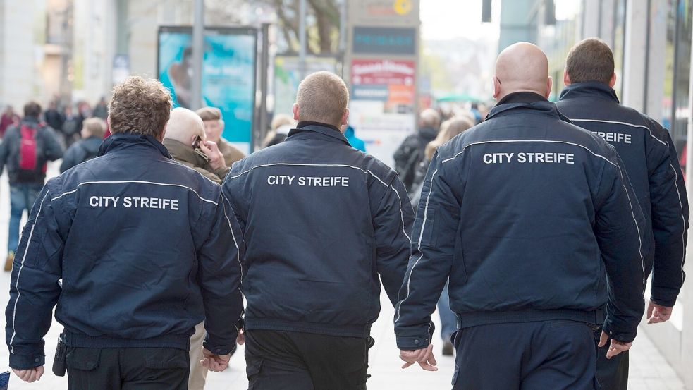 City-Streifen gibt es mittlerweile in vielen Städten - in Ostfriesland nicht nur in Emden, sondern neuerdings beispielsweise auch in Norden. Das Foto ist in Dresden entstanden. Symbolfoto: Sebastian Kahnert/dpa