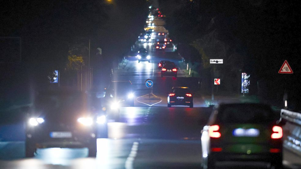 Zahlreiche Autofahrer sind im morgendlichen Berufsverkehr unterwegs. Foto: Woitas/DPA