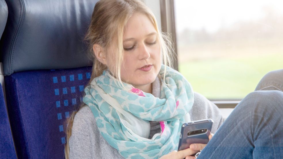 Der Mobilfunk-Empfang in ICE-Zügen soll sich künftig verbessern. Foto: imago images/Herrmann Agenturfotografie