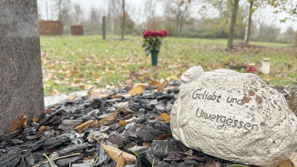 In Loppersum kann man sich in einer Art Park bestatten lassen. Foto: Weiden