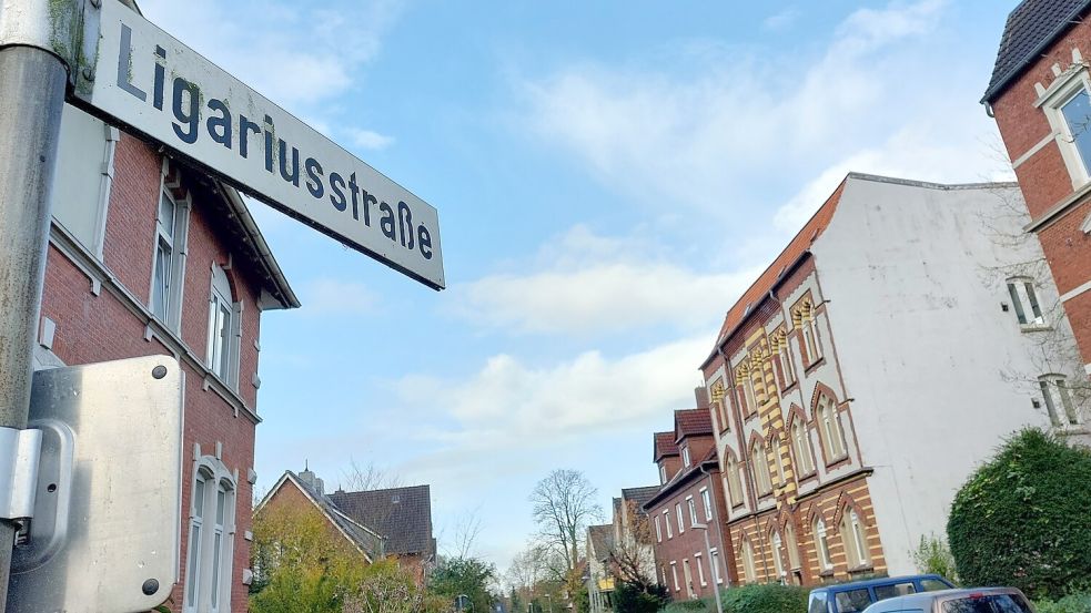 Schauplatz: Ligariusstraße. Hier stehen die drei historischen Bauten, die abgerissen werden sollen. Der Widerstand gegen die Pläne wächst. Foto: Hanssen