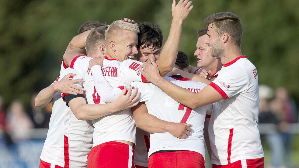 Der SV Großefehn bejubelte einen Derbysieg und zwei späte Tore von Tom Böhling. Archivfoto: Doden/Emden