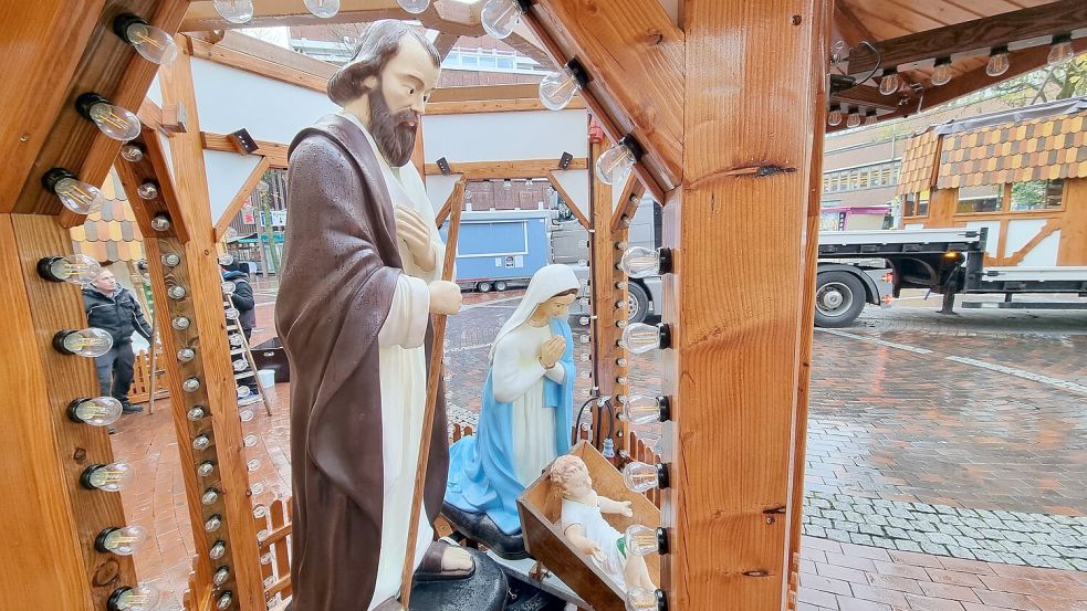 In einem Stockwerk sind Maria und Josef sowie das Christkind zu sehen. Foto: Bothe