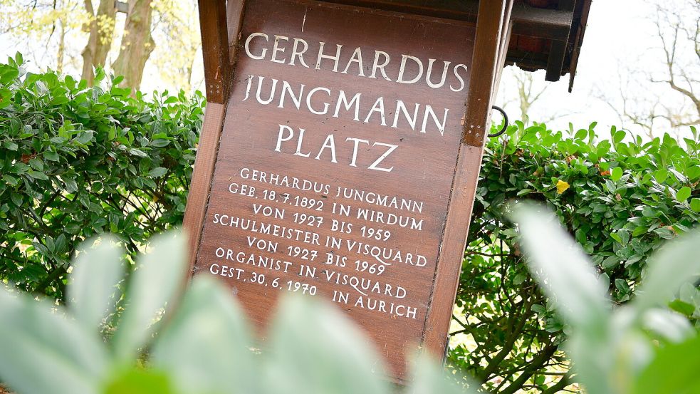 Dem ehemaligen Dorflehrer Gerhardus Jungmann ist in Viswuard ein Platz gewidmet. Foto: Wagenaar