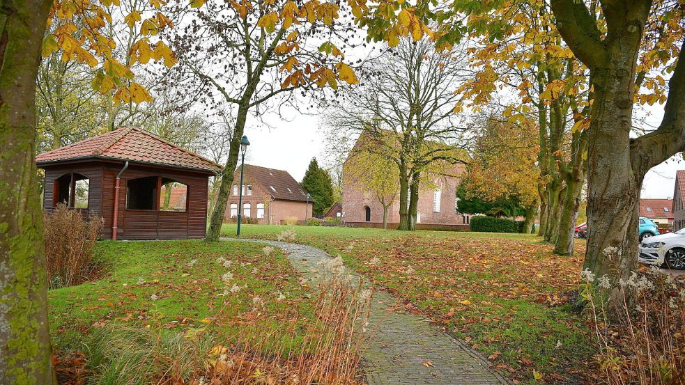 Der Platz befindet sich in der Nähe der Kirche. Früher soll hier die Visquarder Burg gestanden haben, später der Heeren-Hof. Foto: Wagenaar