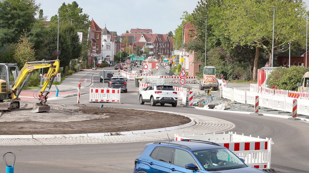 Seit Sommer 2022 wird an der Fockenbollwerkstraße in Aurich gebaut. Foto: Romuald Banik