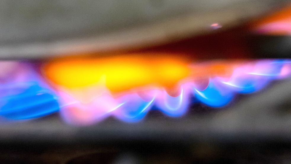 Die Flamme eines Gasherds – die Entwicklung der Energiepreise ist sprichwörtlich ein heißes Thema. Foto: Hoppe/dpa
