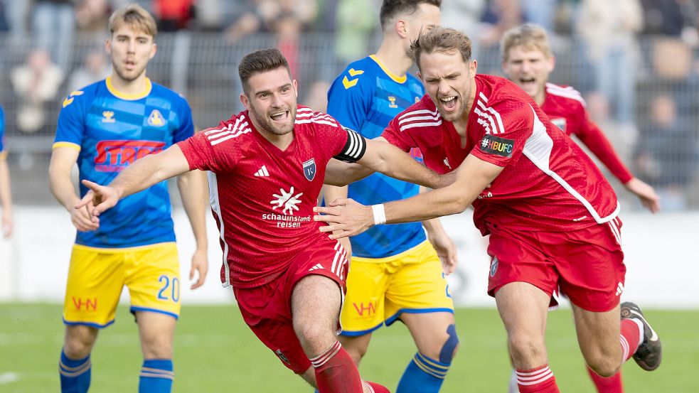 Kickers feierte Sonntag einen Auswärtssieg in Südniedersachsen. Tido Steffens (links) blieb diesmal ohne Treffer, dafür traf Verteidiger Fabian Herbst (rechts). Foto: Doden/Emden