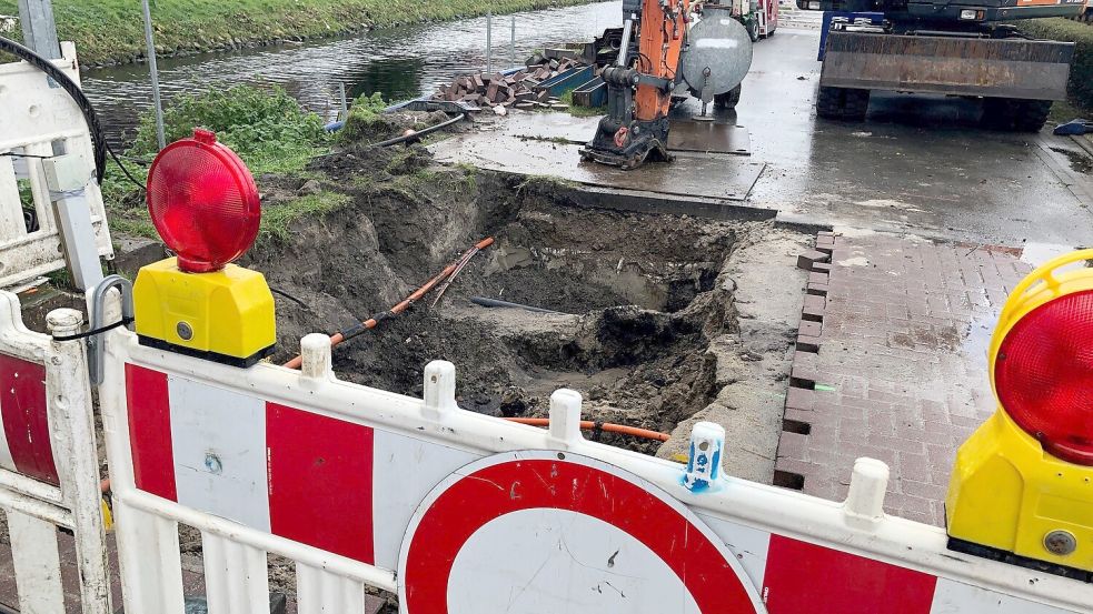 Eine provisorische Abwasserbeseitigung für den betroffenen Bereich ist hergestellt worden. Sie konnte auch in den Betrieb genommen werden. Foto: Ammermann