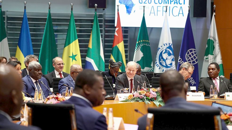 Bundeskanzler Olaf Scholz leitet den Investitionsgipfel „Compact with Africa“. Foto: Liesa Johannssen/REUTERS-Pool/dpa