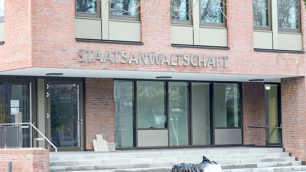 Der neue Haupteingang ist immer noch nicht nutzbar. Foto: Romuald Banik