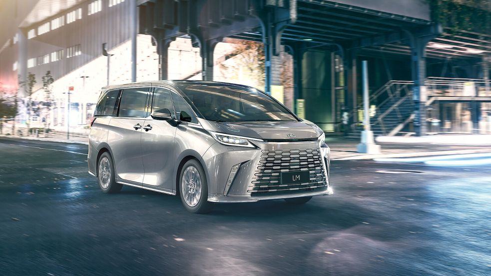 Das ist mal ein Kühlergrill! Dahinter verbirgt sich der selbstladende 2,5-Liter-Hybridantrieb mit 250 PS. Foto: Lexus