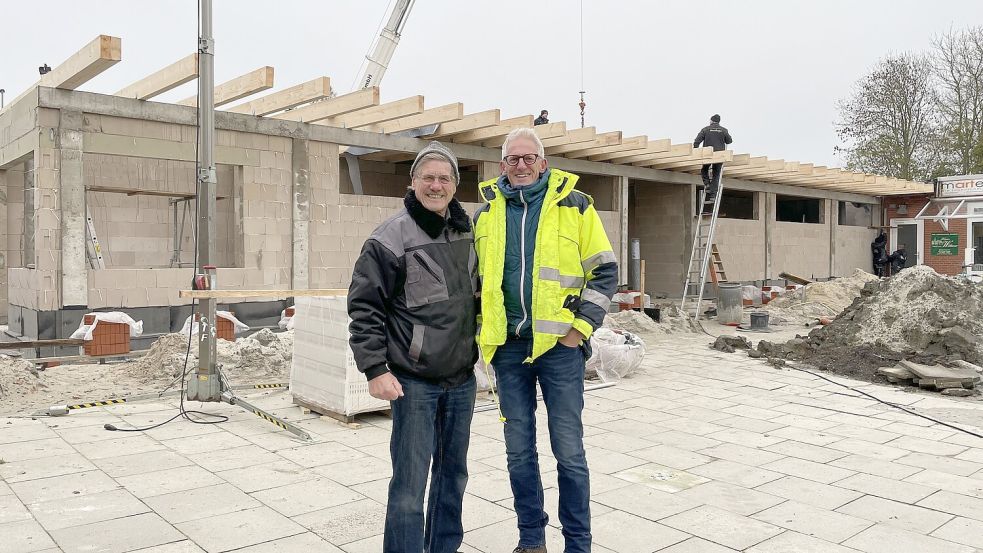 Zufrieden, weil im Zeitplan: die „Bauherren“ Peter Kurzak und Friedhelm Jakobs. Foto: Schuurman