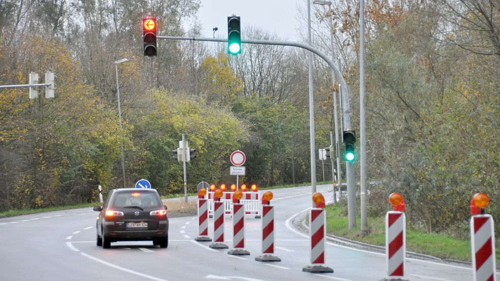 Die Emsstraße zur Jann-Berghuas-Brücke ist abgesperrt. Foto: Wolters