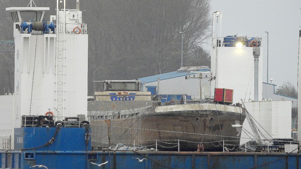 Liegt auf dem Trockenen: Die „Sabine“ auf der „BVT Innovation“. Foto: F. Doden