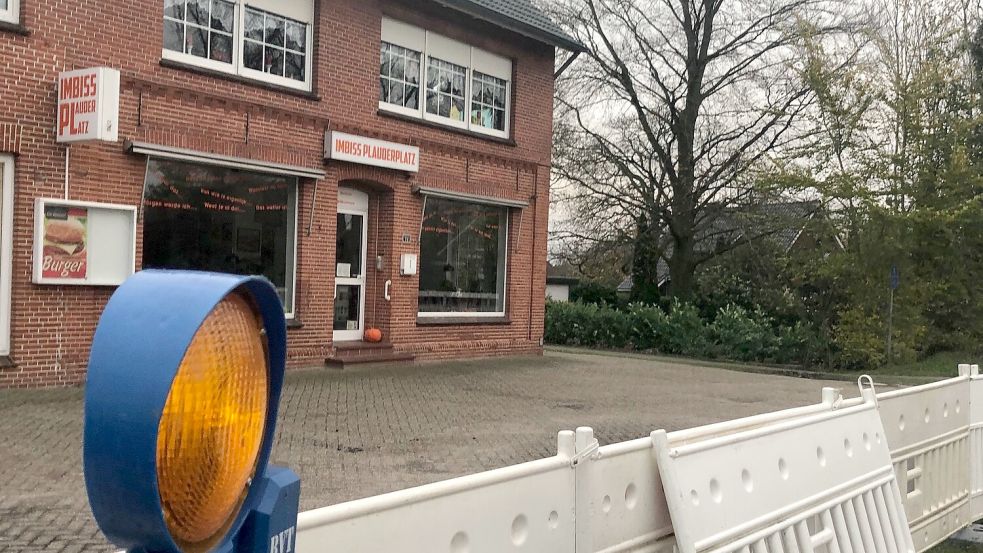 Der Imbiss Plauderplatz liegt im Bereich der Sperrung in Möhlenwarf. Foto: Vogt