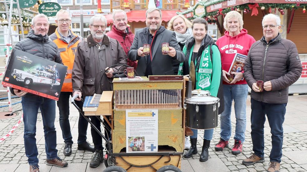 Marco Bordasch (links), Jörg Iwwerks, Heinz-Wilhelm Schnieders, Johann Stromann, Udo Hippen, Marion Erdwiens, Katja Ulferts, Focko Schoon und Wolfgang Schünemann. Foto: Axel Wittich