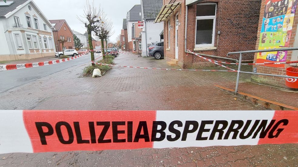 Die Polizei hatte den Bereich um den Tatort mit Flatterband abgesperrt. Foto: Bothe