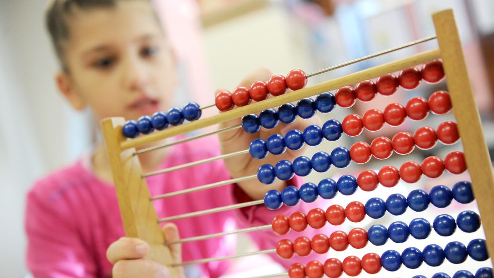 Die Balance stimmt nicht: Eltern in Aurich schicken ihre Kinder lieber auf die Realschule oder aufs Gymnasium als auf die Gesamtschule. Foto: Reinhardt/dpa