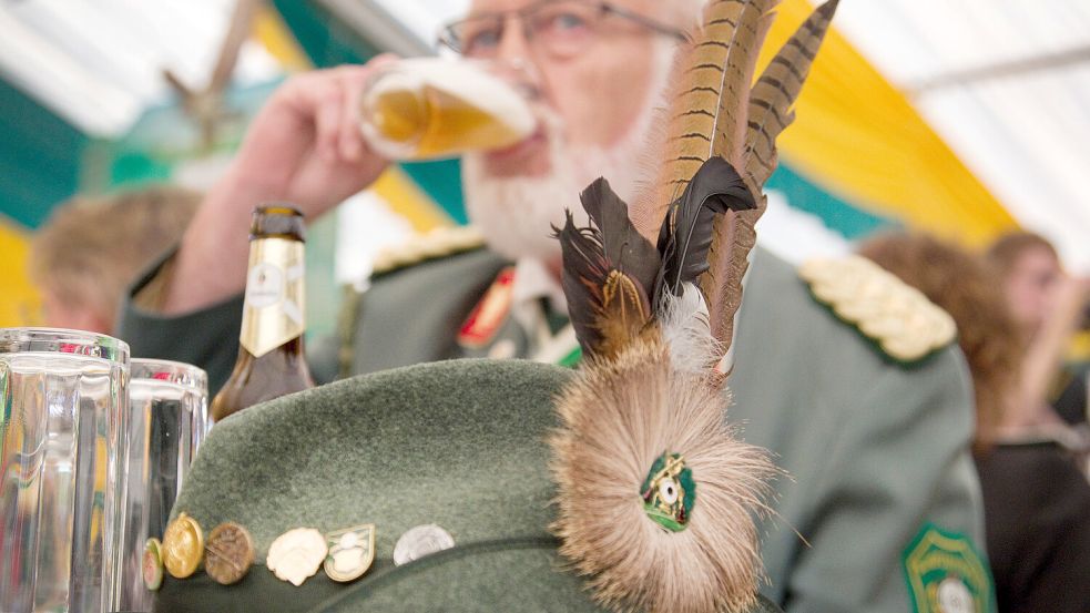 Frauen in Schützen-Uniform? Das will man im emsländischen Stavern nicht sehen. Dort bleibt der Verein fest in Männerhand. Symbolfoto: Gentsch/DPA