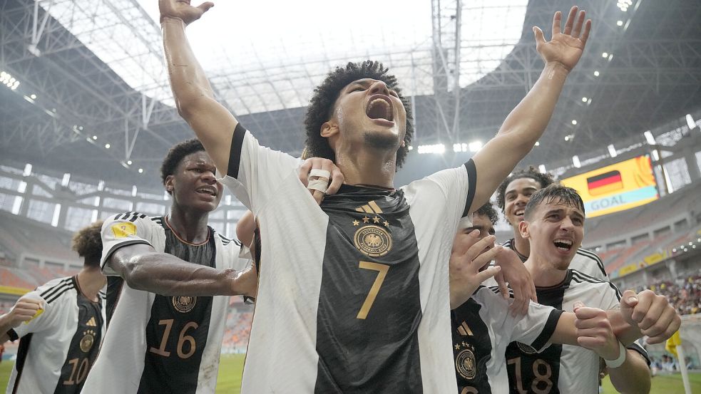 Die deutsche U17-Nationalmannschaft steht bei der WM in Indonesien im Finale. Foto: dpa/AP