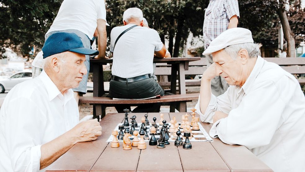 Auch Pflegeheime sind im Wandel. Öfter leben Menschen in kleinteiligen Wohngruppen zusammen und haben zusätzlich private Rückzugsmöglichkeiten. Foto: Unsplash/Vlad Sargu