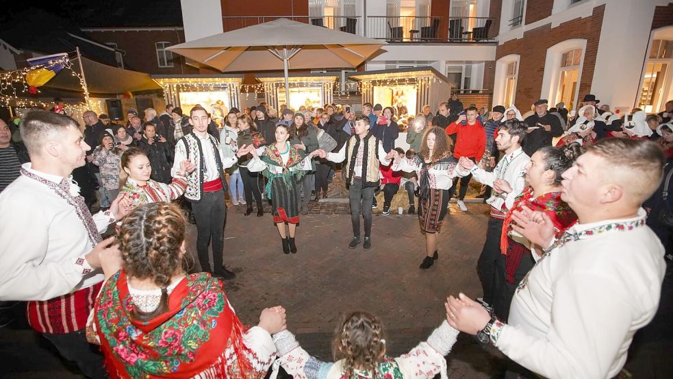 Tanzen verbindet: Dieser Auftritt in rumänischen Trachten war ein Höhepunkt des Inselzaubers 2022. Foto: Andreas Behr