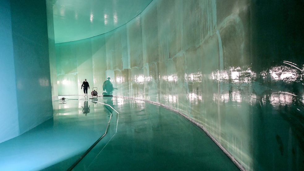 Lange Gänge sind im Reinwasserbehälter zurückzulegen. Foto: Ortgies