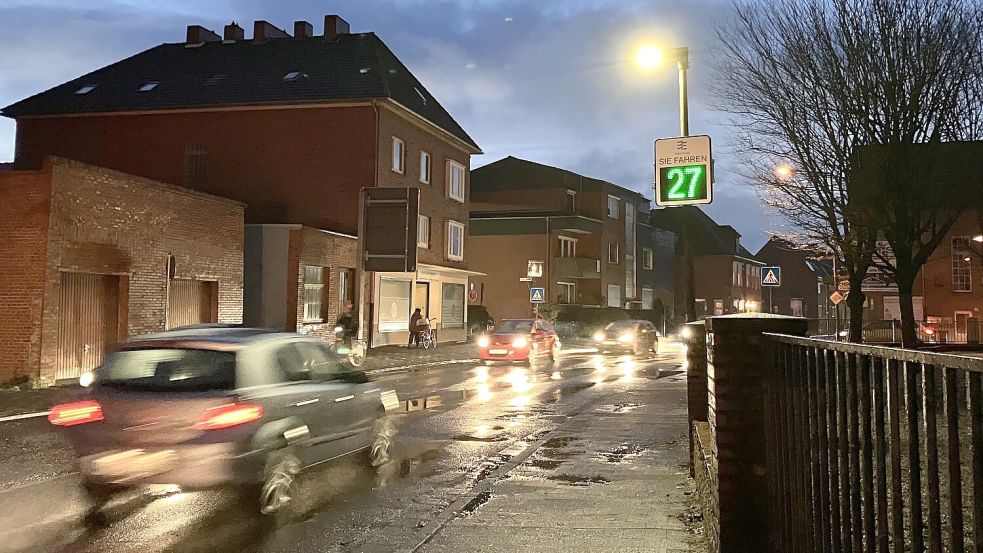 Noch im grünen Bereich? Tempo 30 fühlt sich vor dem Zebrastreifen der Schule zu schnell an. Nicht jeder stoppt noch rechtzeitig. Foto: Schuurman