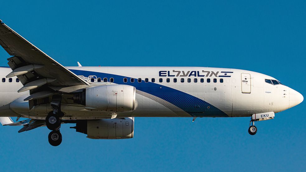 Hält auch nach dem 7. Oktober den Flugbetrieb von und nach Israel aufrecht, während andere Airlines pausieren: Die israelische Fluggesellschaft El Al. Foto: Imago Images/Die Bildmanufaktur