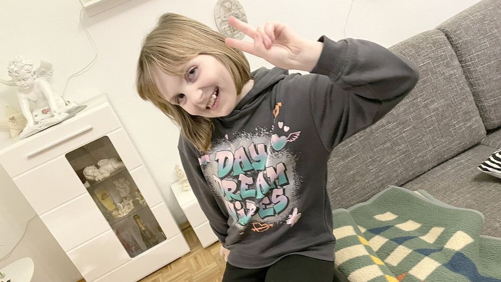 Toben und Spaß machen: Liah-Mara Boes ist ein aufgewecktes Kind mit ein paar Besonderheiten. Foto: Schuurman
