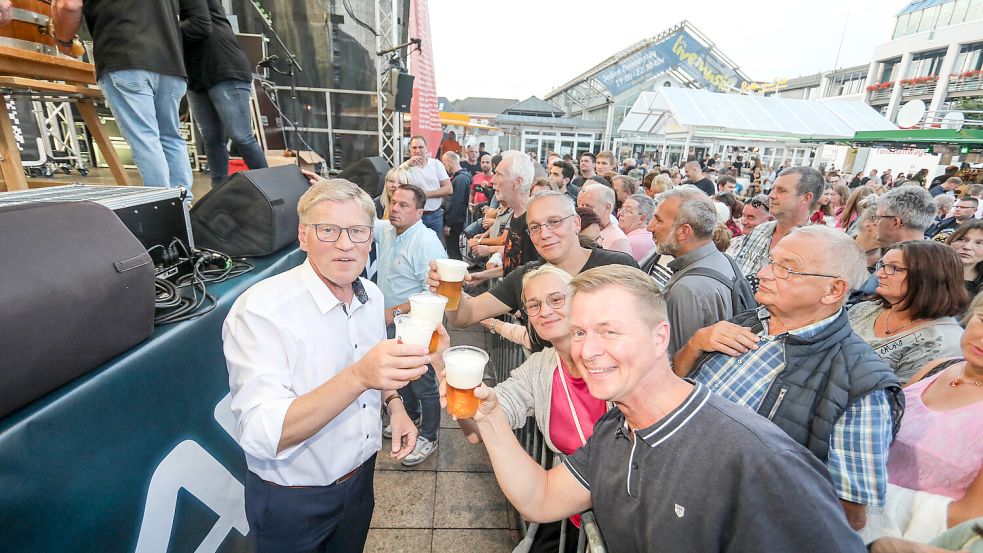 Der Eröffnungsabend mit Freibier und der Ansprache von Bürgermeister Horst Feddermann ist der sogenannte erste Tag des Stadtfestes. Foto: Romuald Banik