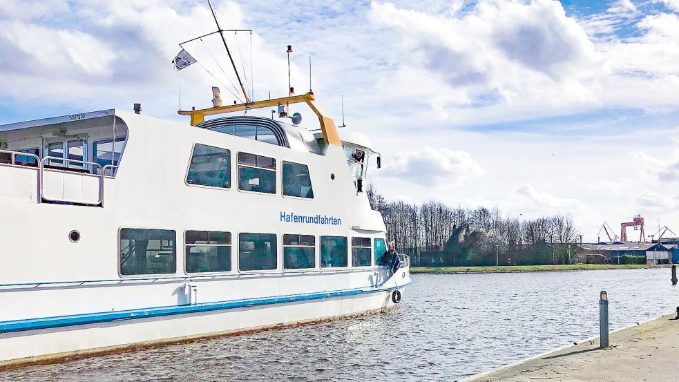 Auf der MS „Atlantis“ geht es zur morgendlichen Hafenfahrt mit weihnachtlichem Frühstücksbuffet. Foto: AG Ems