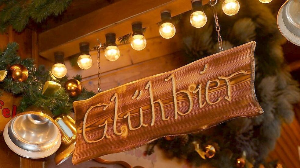 Es muss nicht immer Glühwein sein. Im Winter gibt es zahlreiche Alternativen. Foto: imago images/Müller-Stauffenberg Foto: Müller-Stauffenberg