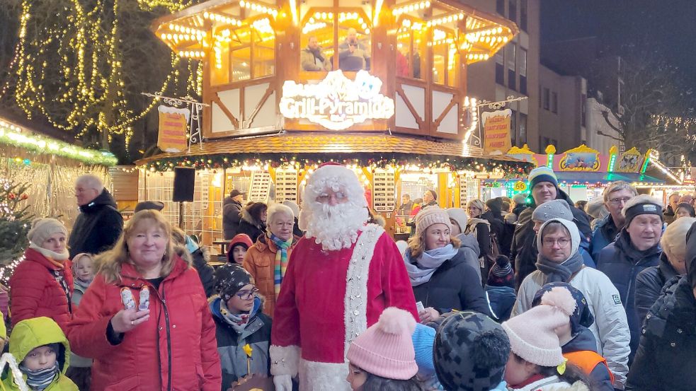 Der Weihnachtsmarkt in Leer wurde am Freitag offiziell eröffnet. Foto: Wolters