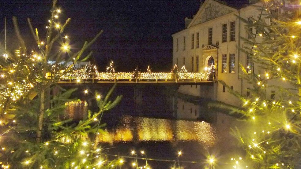 Der Weihnachtsmarkt in Dornum soll dieses Jahr stattfinden – allerdings nicht wie sonst am Wasserschloss. Foto: Archiv