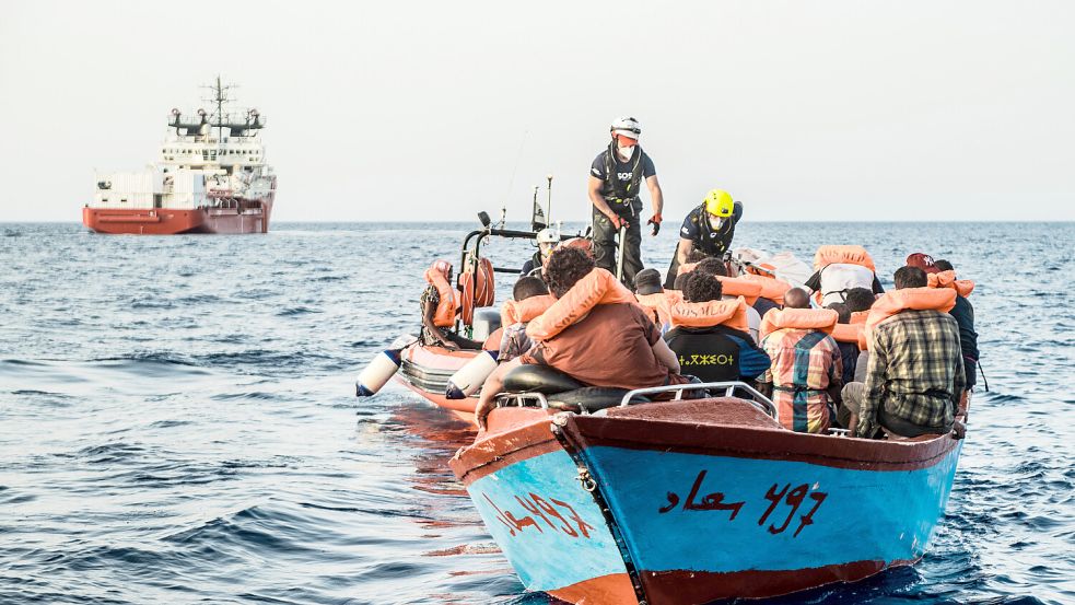 In diesem Jahr haben mehr als 180.000 Menschen das Mittelmeer überquert. Foto: dpa/SOS Mediterranee