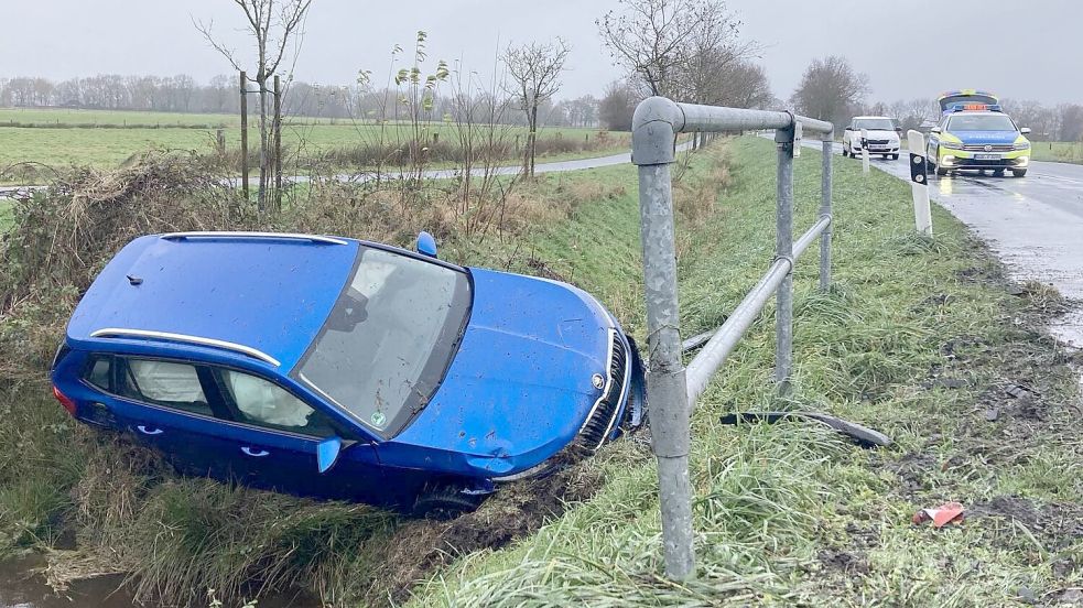 Das Auto kam an einer Böschung zum Stehen. Foto: Böning