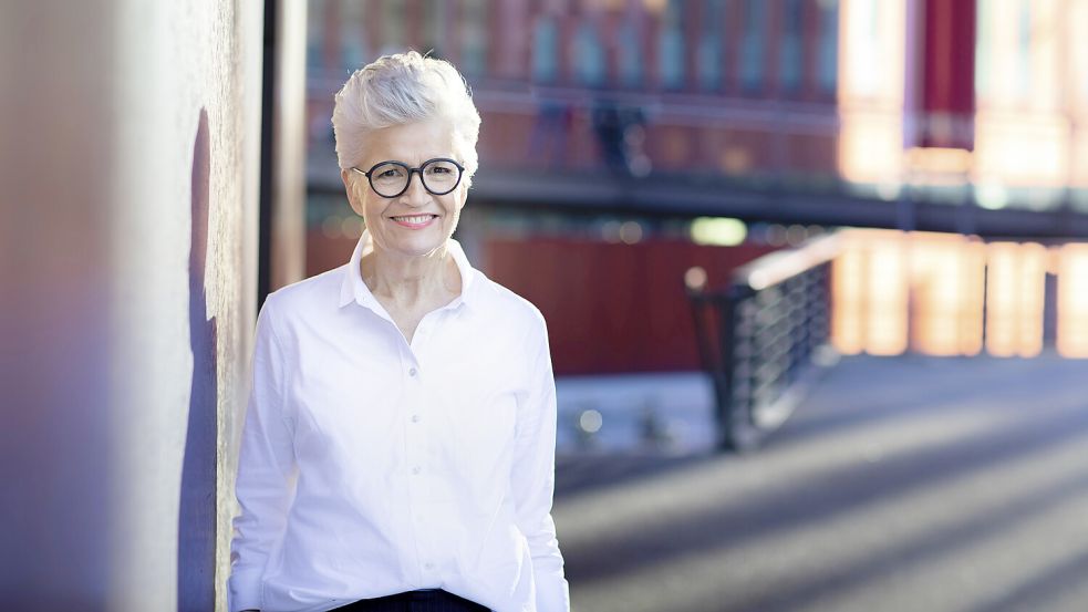 Die Bestsellerautorin und Youtuberin Greta Silver hat zahlreiche Tipps und Tricks, um im Alter lebensfroh und neugierig zu bleiben. Foto: dpa/Lotta Fotografie