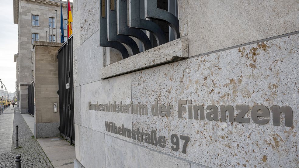 Eine Beamtin des Finanzministeriums hat bei einer Veranstaltung für Superreiche über Gesetzestexte zur Steuervermeidung gesprochen. Foto: dpa | Hannes P Albert