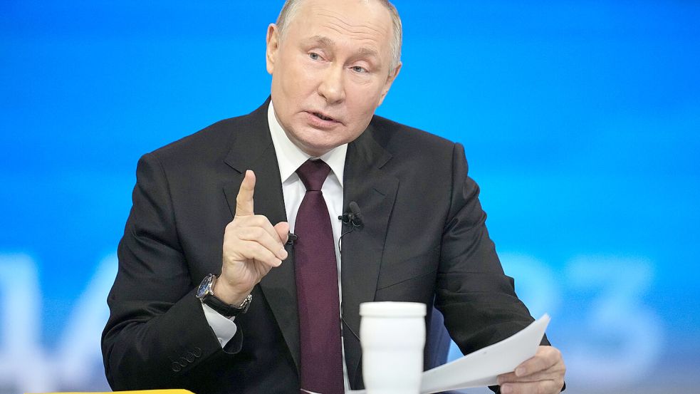Sagt seinen Landsleuten, wo es lang geht: Russlands Präsident Wladimir Putin bei der Bürgerfragestunde. Foto: picture alliance/dpa/Pool AP/Alexander Zemlianichenko