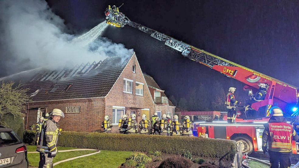Rund 65 Einsatzkräfte kämpften Anfang der Woche gegen die Flammen. Foto: Feuerwehr Berumerfehn