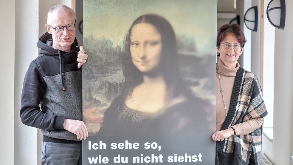 Die Blickpunkt-Auge-Berater Hermann Reiners (links) und Sonja Ostendorp (rechts) bieten Betroffenen niedrigschwellige Hilfe an. Foto: Ortgies