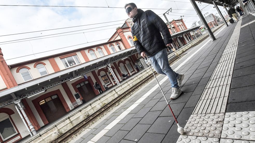 Blind am Leeraner Bahnhof zurechtfinden: Es lauern einige Tücken. Foto: Ortgies