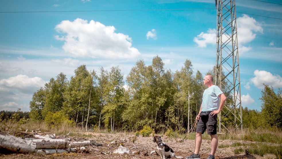 Diedrich Kleen im Mai auf der Fläche, die er sich weiterhin für eine Hunde-Freilauffläche gut vorstellen kann. Foto: Archiv/Cordsen
