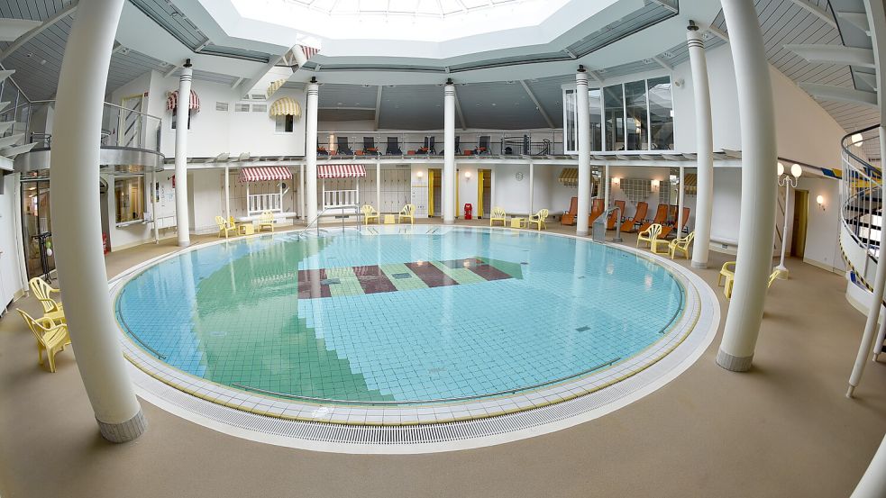 So sah es vor der Sanierung in der „Oase“ in Greetsiel aus. Heute heißt das Schwimmbad „Koppke“. Foto: Archiv/Wagenaar