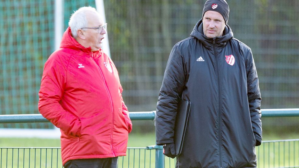 Zuletzt fungierte Stefan Wilts (rechts) als Interimstrainer. Foto: Doden/Emden