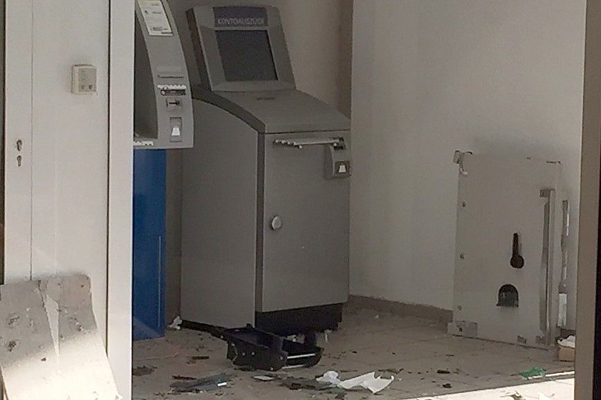 Mehrere Geldkassetten des Automaten wurden mitgenommen. Bild: Nobel