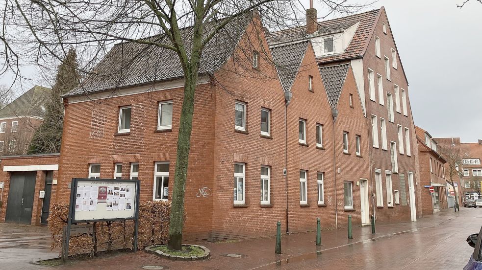 Wird abgerissen: Die Häuserzeile zwischen a Lasco und Steinstraße. Foto: Schuurman